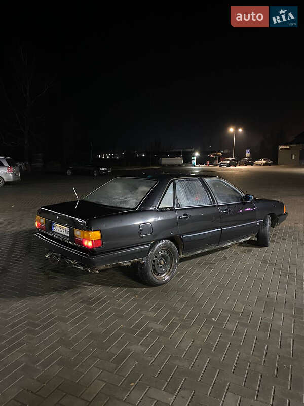Седан Audi 100 1987 в Сокале
