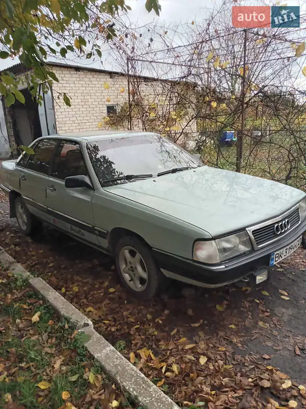 Audi 100