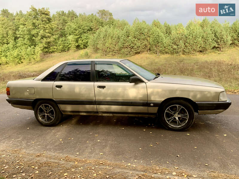 Седан Audi 100 1988 в Рівному