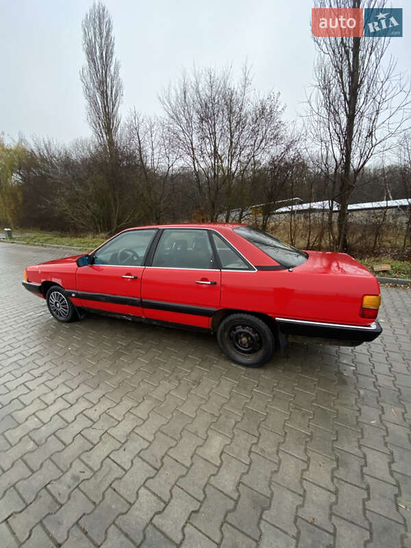Седан Audi 100 1987 в Копычинце