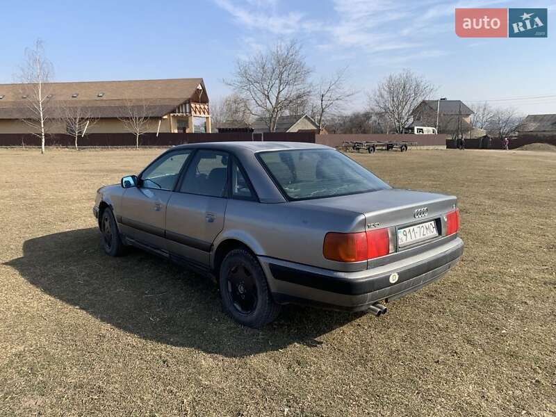 Седан Audi 100 1993 в Черновцах