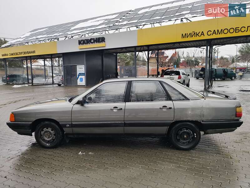 Седан Audi 100 1987 в Луцке