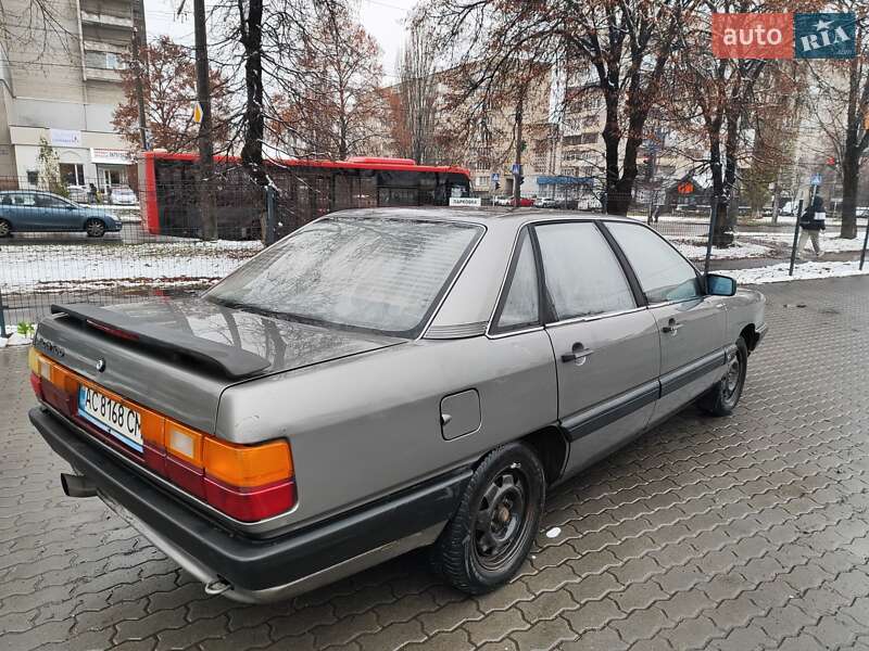 Седан Audi 100 1987 в Луцке