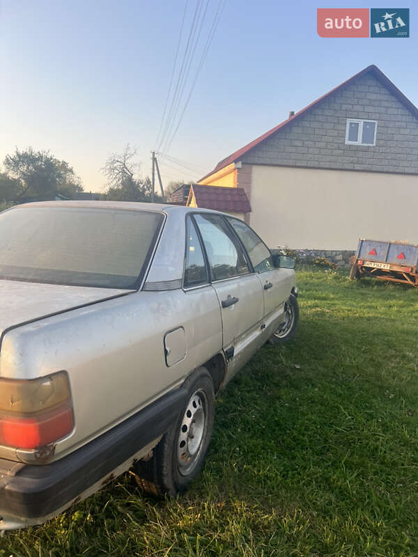 Седан Audi 100 1986 в Ємільчиному