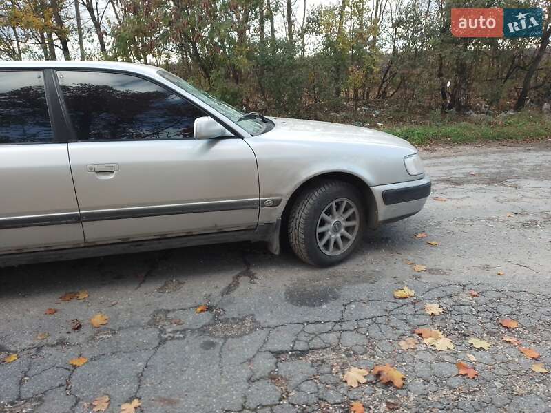 Седан Audi 100 1992 в Новій Ушиці