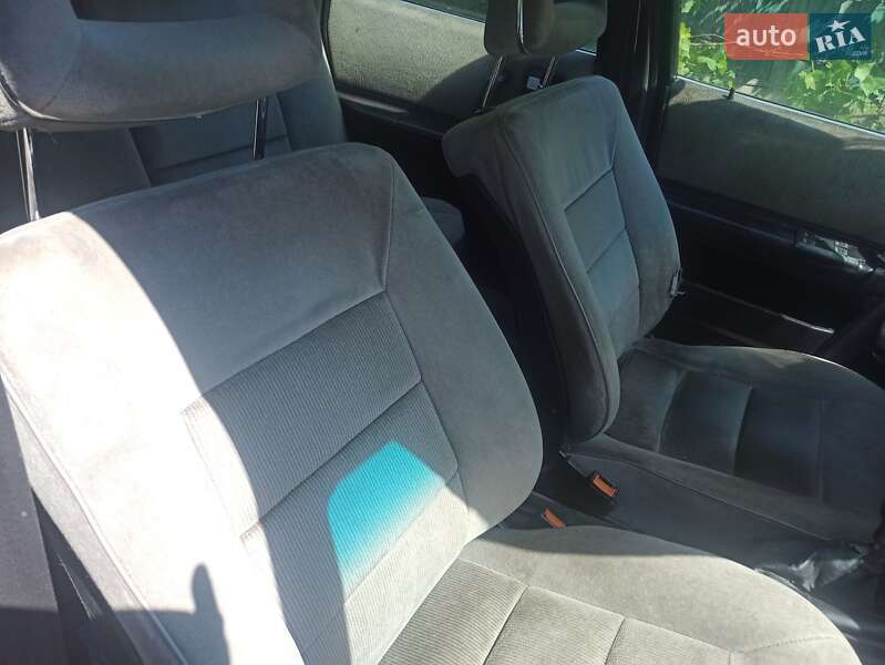 Седан Audi 100 1988 в Шумске