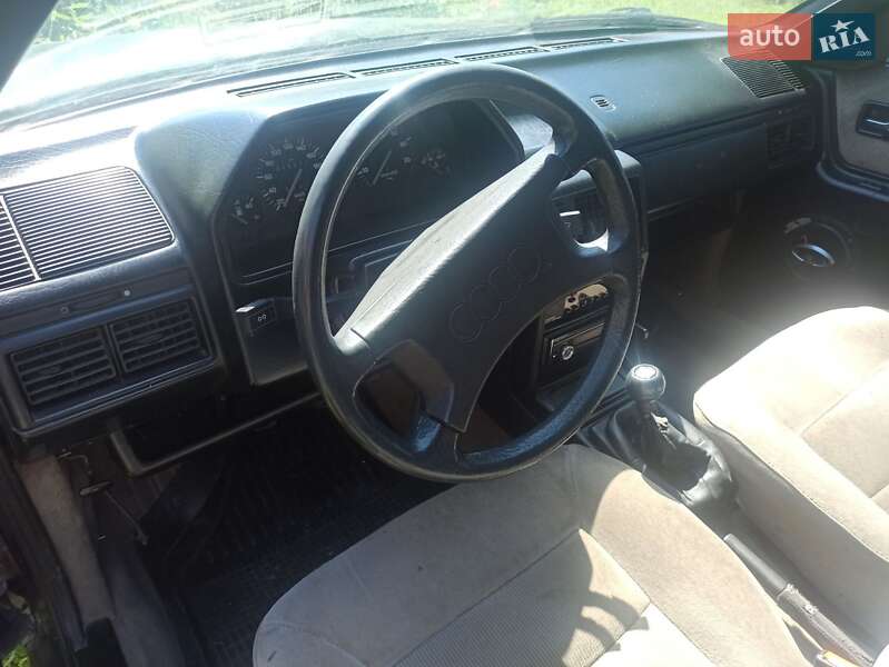 Седан Audi 100 1988 в Шумске