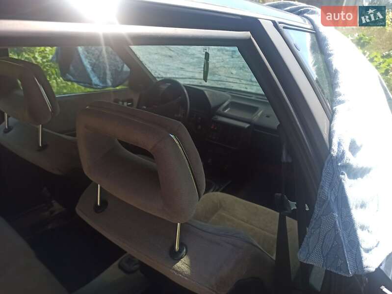 Седан Audi 100 1988 в Шумске