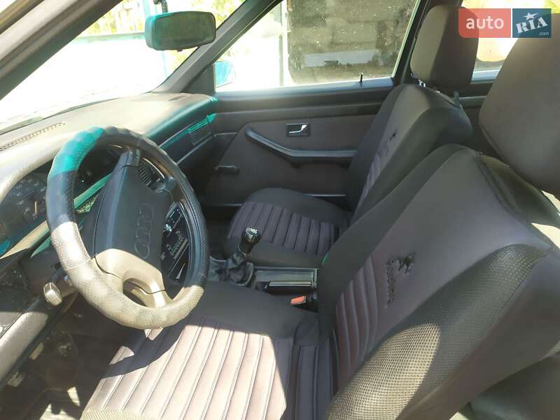 Седан Audi 100 1988 в Малодолинском
