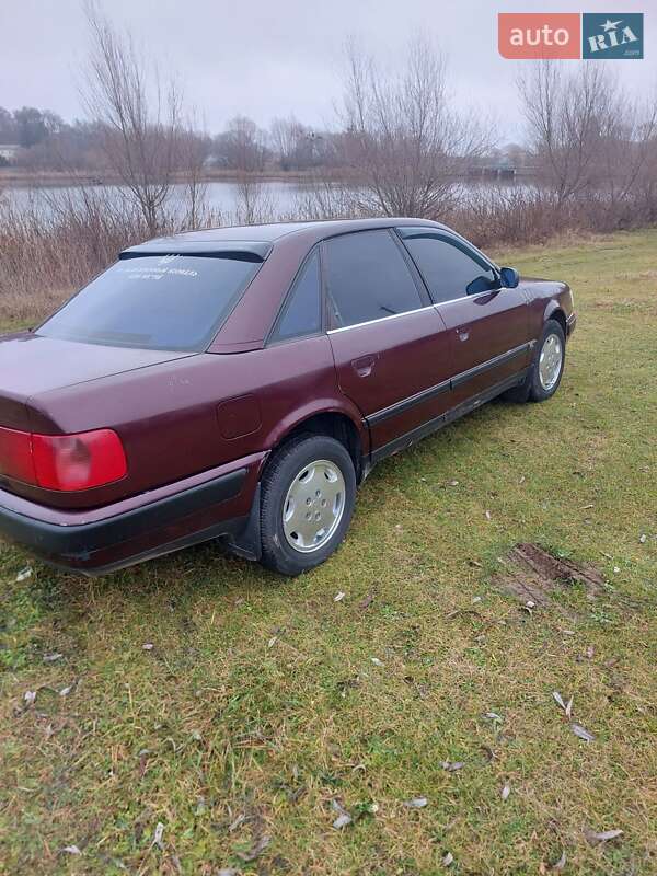 Седан Audi 100 1991 в Остроге
