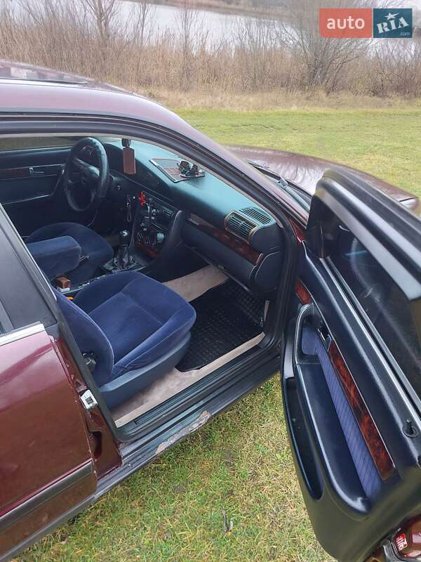 Седан Audi 100 1991 в Остроге