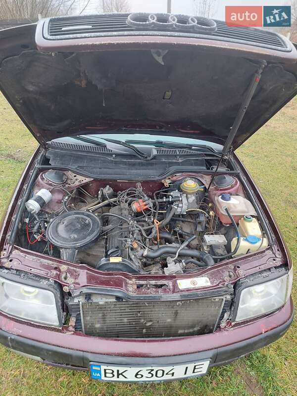 Седан Audi 100 1991 в Остроге