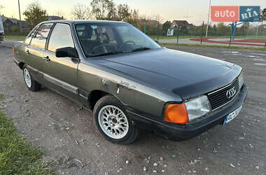 Седан Audi 100 1985 в Любомлі