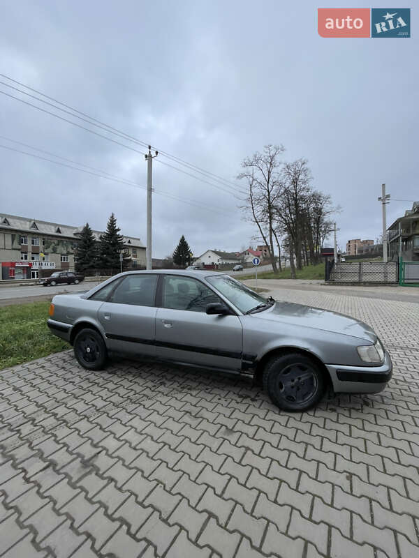 Седан Audi 100 1993 в Черновцах