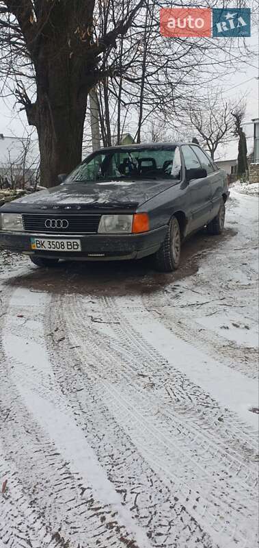 Седан Audi 100 1987 в Кременці