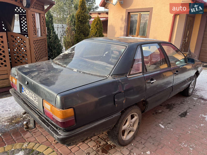 Седан Audi 100 1983 в Любомле