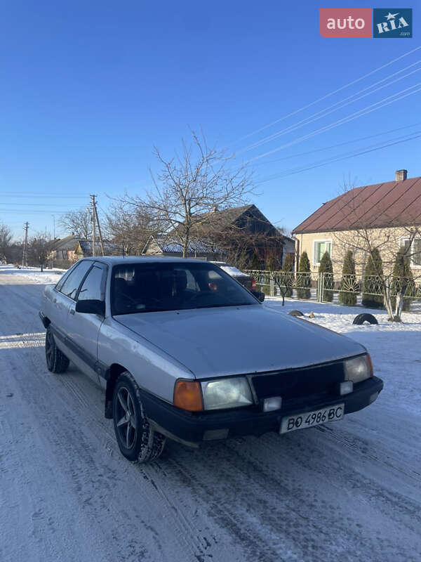 Седан Audi 100 1988 в Любешове