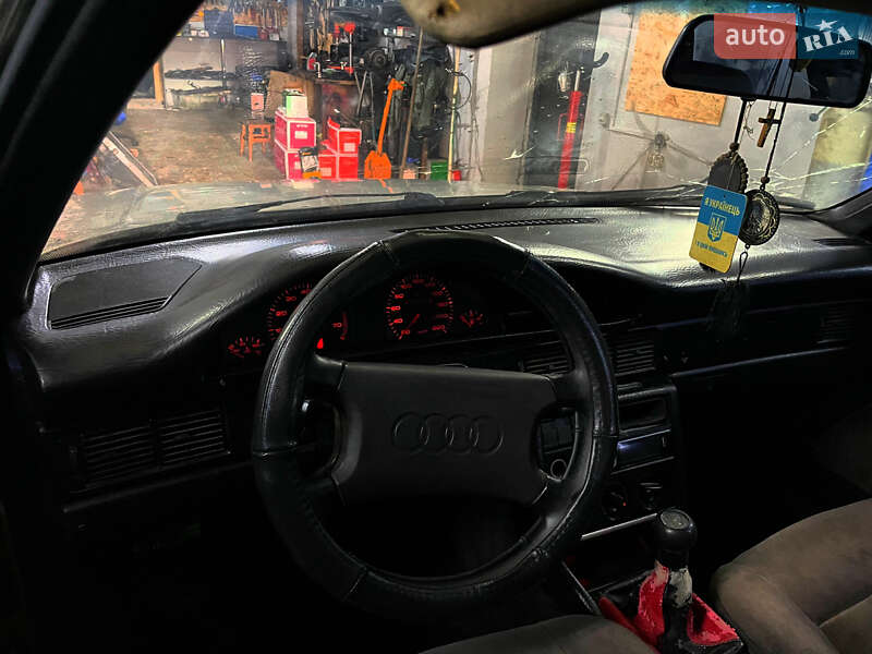 Седан Audi 100 1988 в Любешове