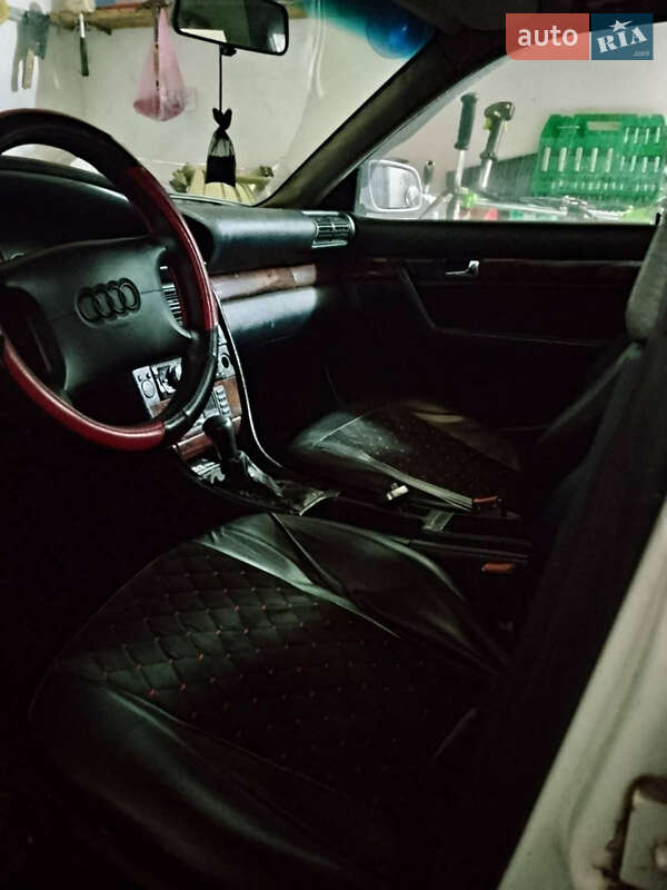 Седан Audi 100 1993 в Гайсине