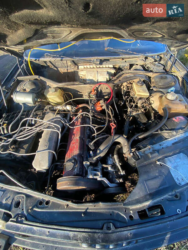 Седан Audi 100 1986 в Золочеве