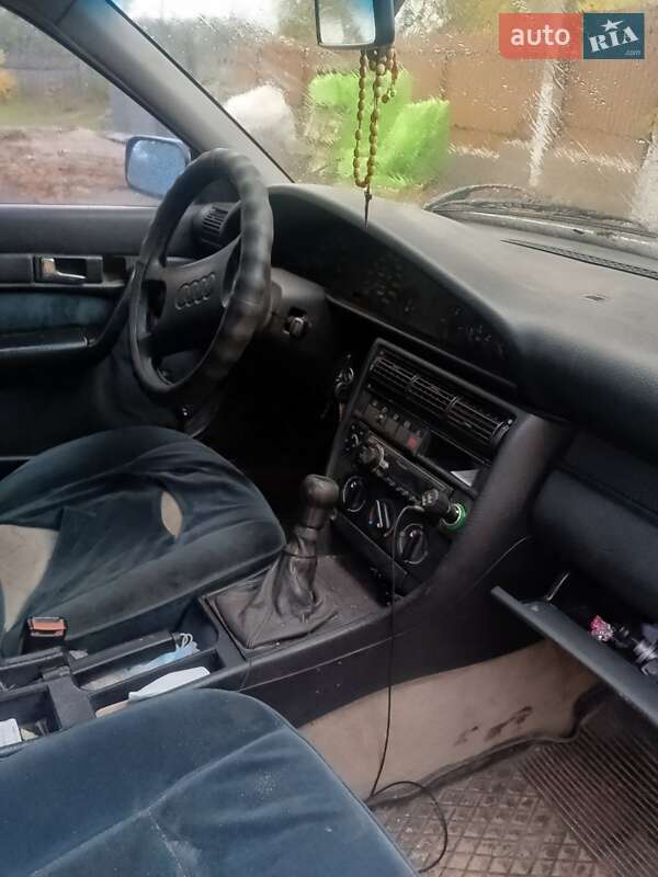 Седан Audi 100 1991 в Корнині