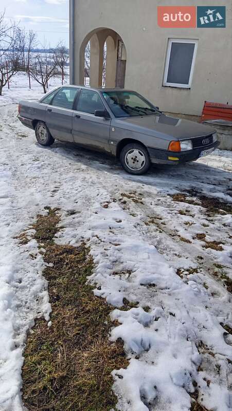 Седан Audi 100 1989 в Ивано-Франковске