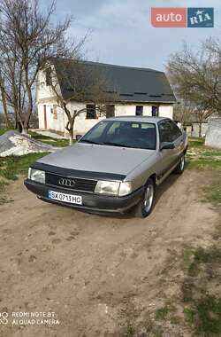Седан Audi 100 1989 в Городку