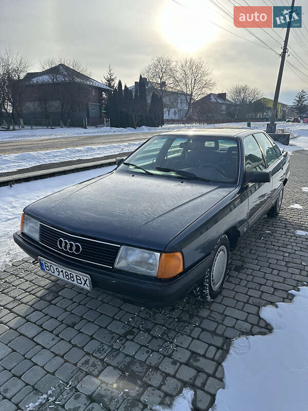 Седан Audi 100 1989 в Чорткове