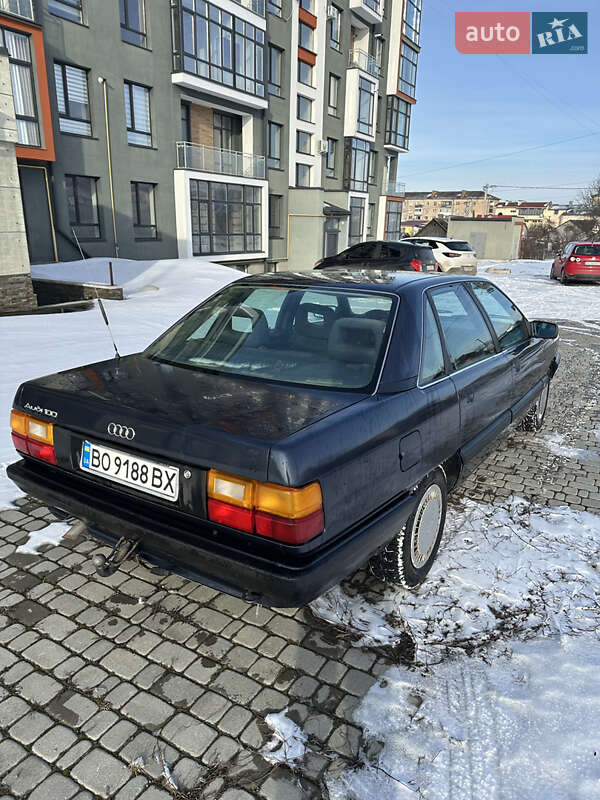 Седан Audi 100 1989 в Чорткове