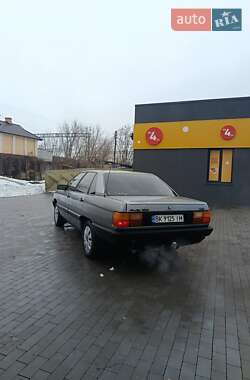 Седан Audi 100 1986 в Здолбуніві