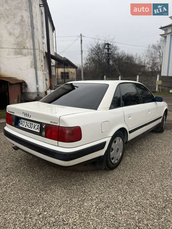 Седан Audi 100 1992 в Тячеве