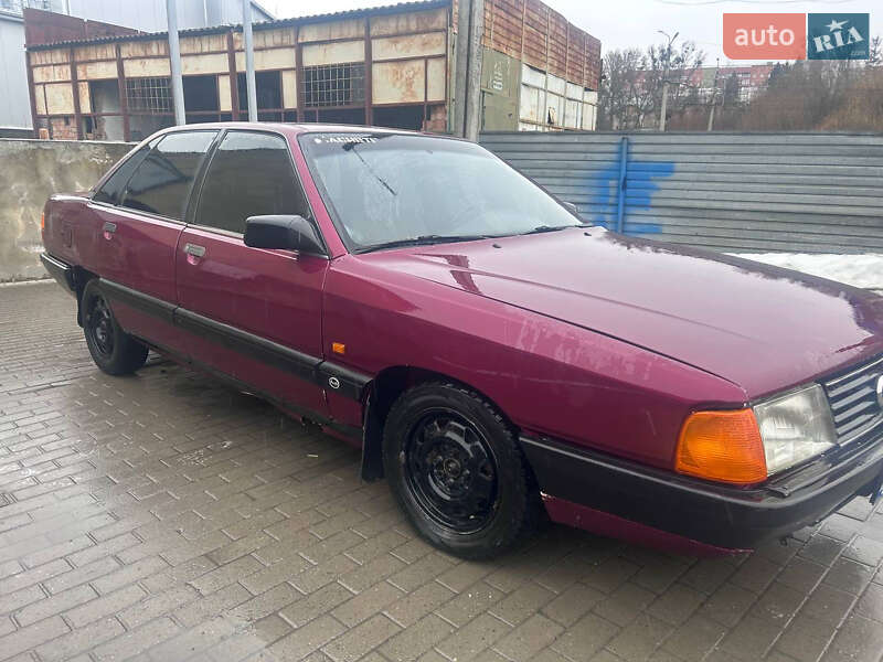 Седан Audi 100 1988 в Черновцах