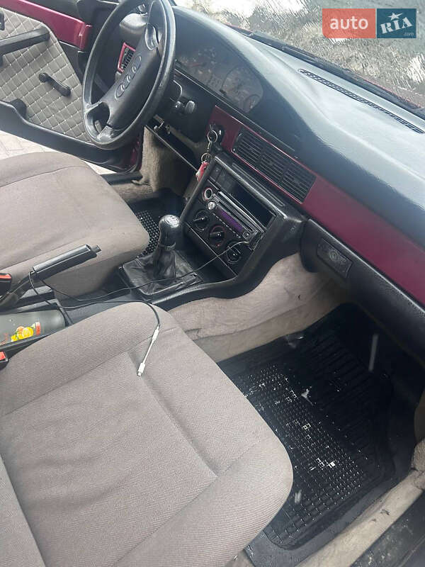 Седан Audi 100 1988 в Черновцах