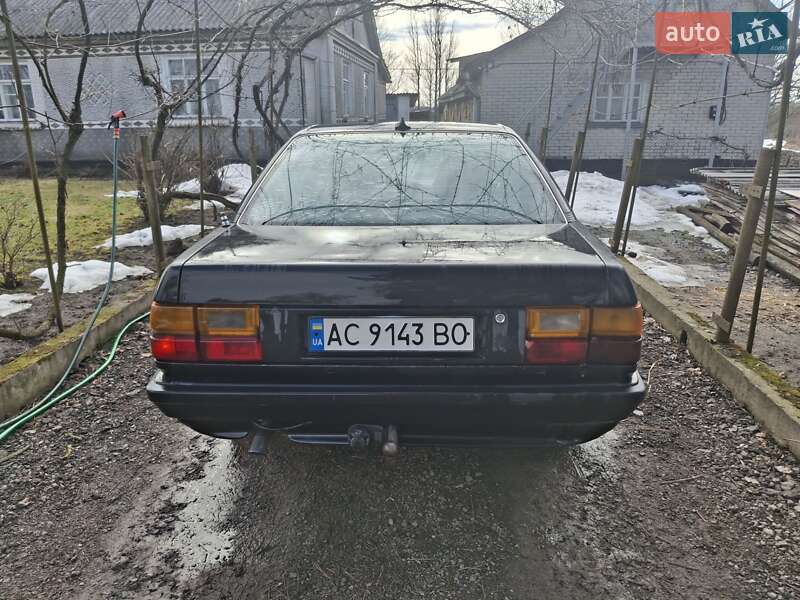 Седан Audi 100 1988 в Иваничах