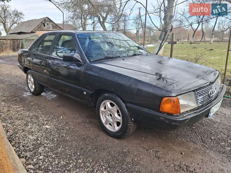 Седан Audi 100 1988 в Иваничах