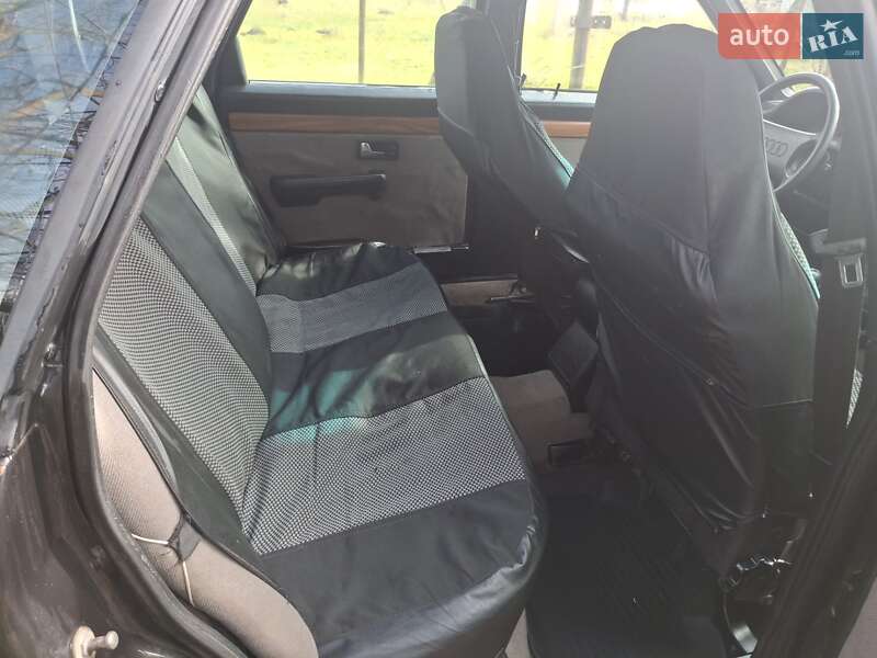 Седан Audi 100 1988 в Иваничах