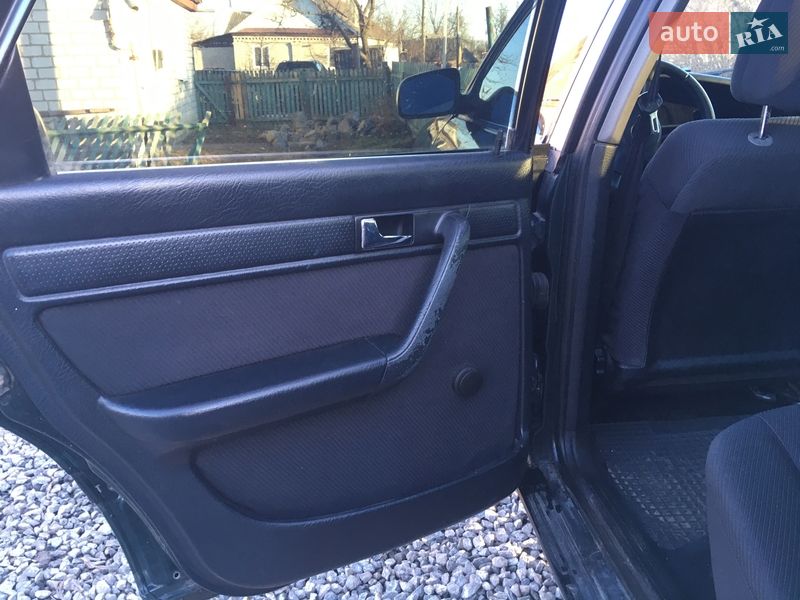 Седан Audi 100 1993 в Любаре