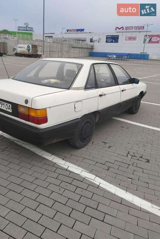 Седан Audi 100 1985 в Одессе фото 2 Седан Audi 100 1985 в Одессе
