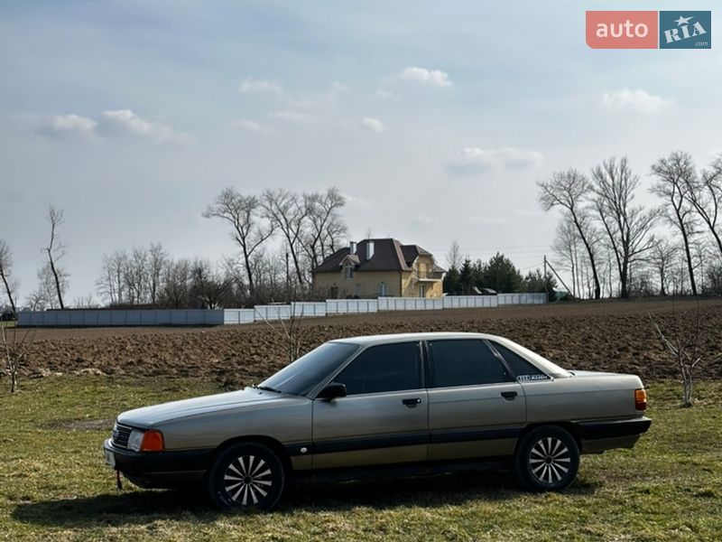 Седан Audi 100 1989 в Чорткове