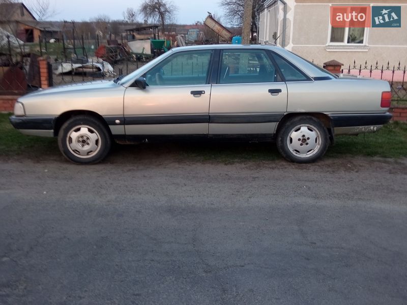 Седан Audi 100 1990 в Володимирі