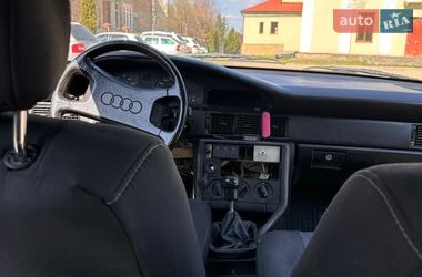 Седан Audi 100 1985 в Самборі