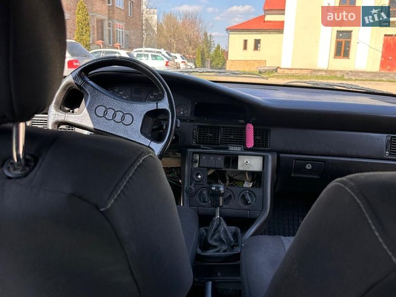 Седан Audi 100 1985 в Самборі