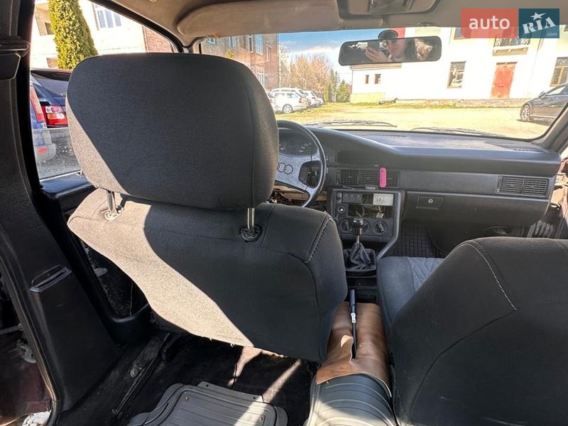 Седан Audi 100 1985 в Самборі