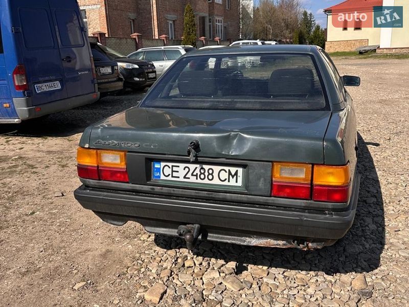Седан Audi 100 1985 в Самборі