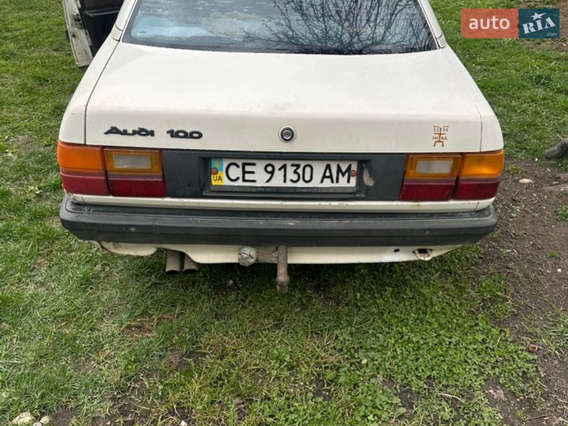 Седан Audi 100 1983 в Черновцах