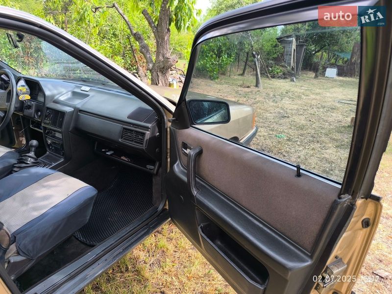 Седан Audi 100 1985 в Кривом Роге