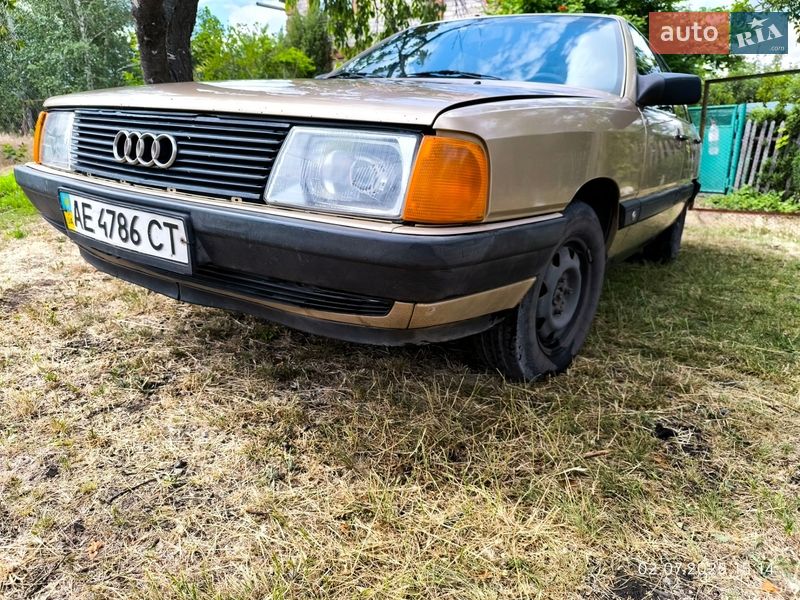 Седан Audi 100 1985 в Кривом Роге