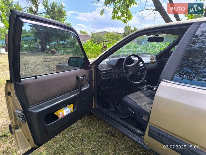 Седан Audi 100 1985 в Кривом Роге