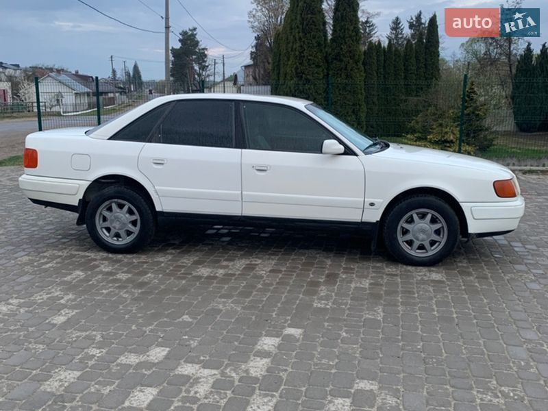 Седан Audi 100 1993 в Самборе