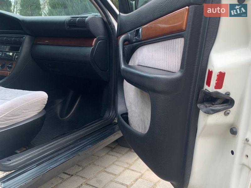 Седан Audi 100 1993 в Самборе